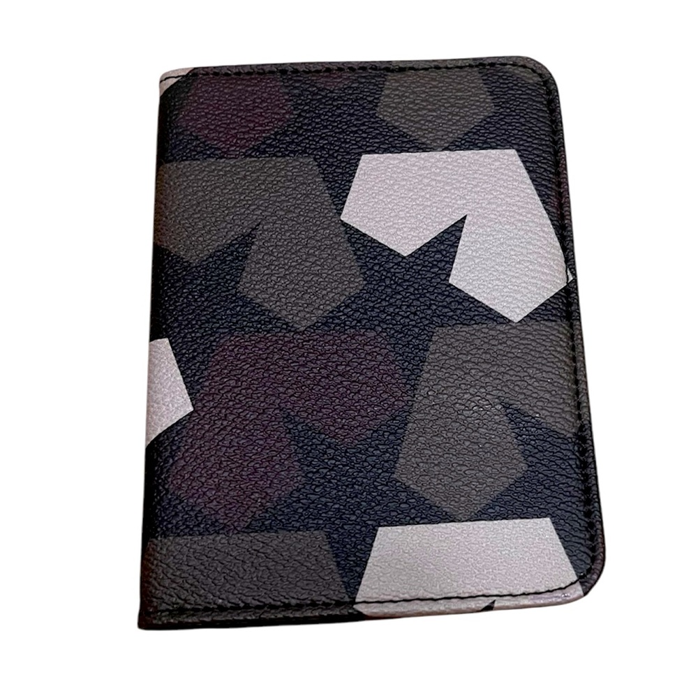 PORTS 1961 CAMO HEART PASSPORT HOLDER-NWOT